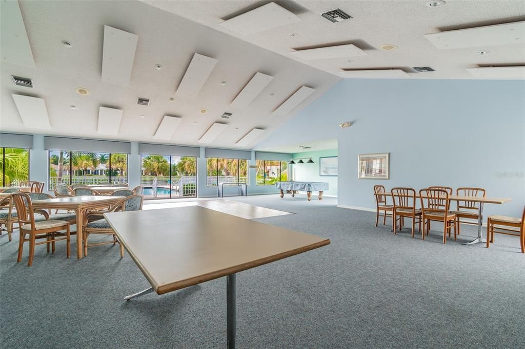 For Sale: $379,000 (2 beds, 2 baths, 1083 Square Feet)