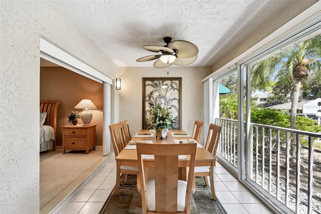 For Sale: $379,000 (2 beds, 2 baths, 1083 Square Feet)