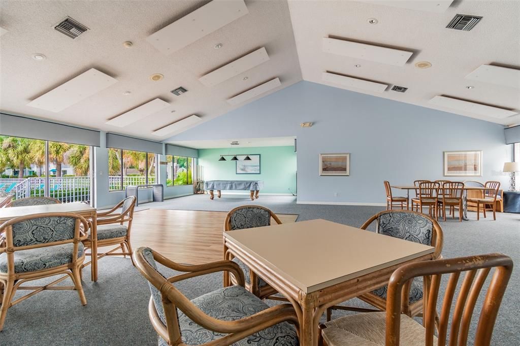 For Sale: $379,000 (2 beds, 2 baths, 1083 Square Feet)