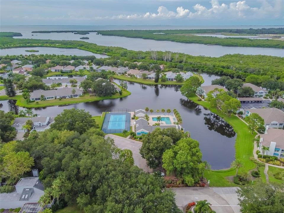 For Sale: $379,000 (2 beds, 2 baths, 1083 Square Feet)