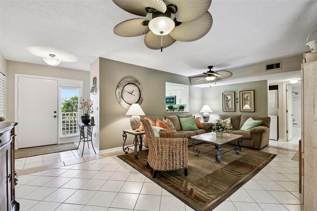 For Sale: $379,000 (2 beds, 2 baths, 1083 Square Feet)