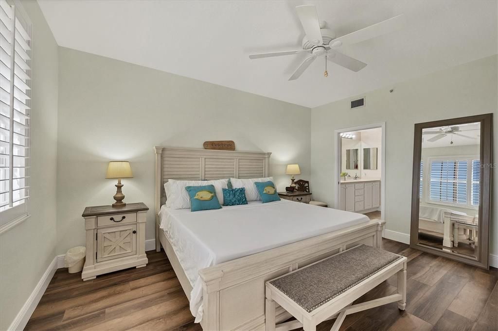 待售: $550,000 (2 贝兹, 2 浴室, 1456 平方英尺)