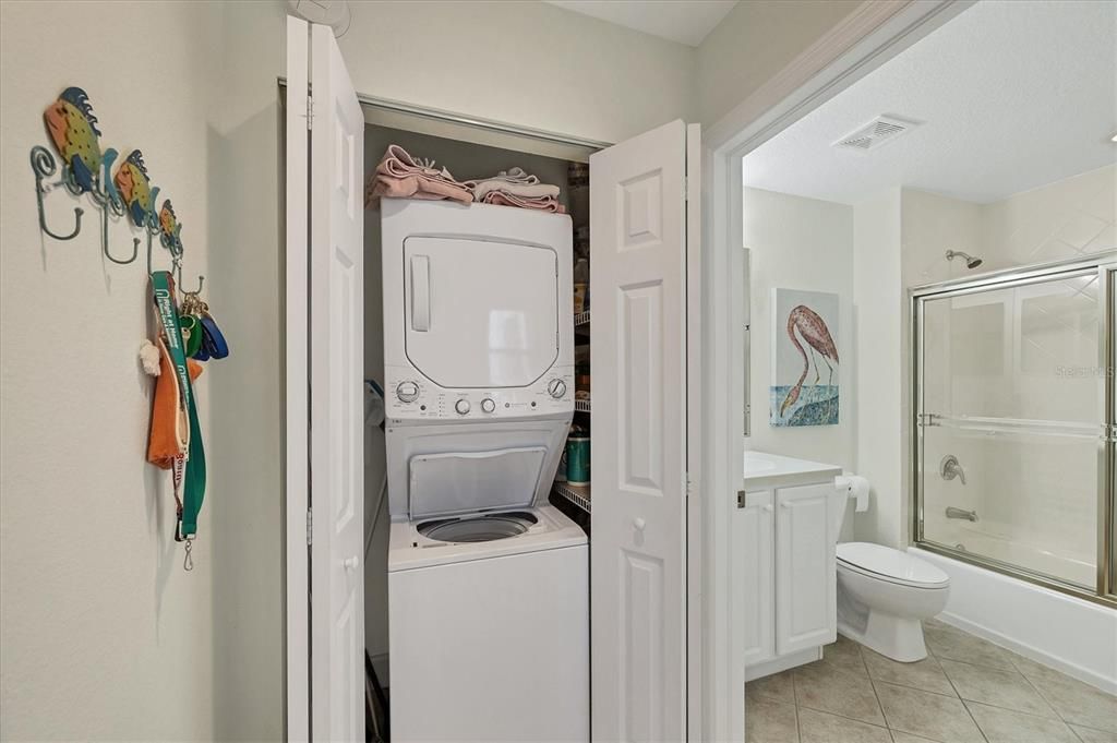 待售: $550,000 (2 贝兹, 2 浴室, 1456 平方英尺)