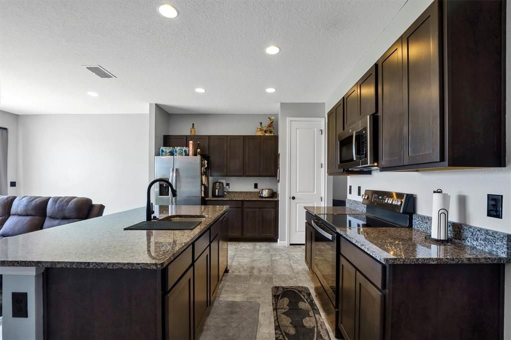 На продажу: $274,000 (2 спален, 2 ванн, 1530 Квадратных фут)