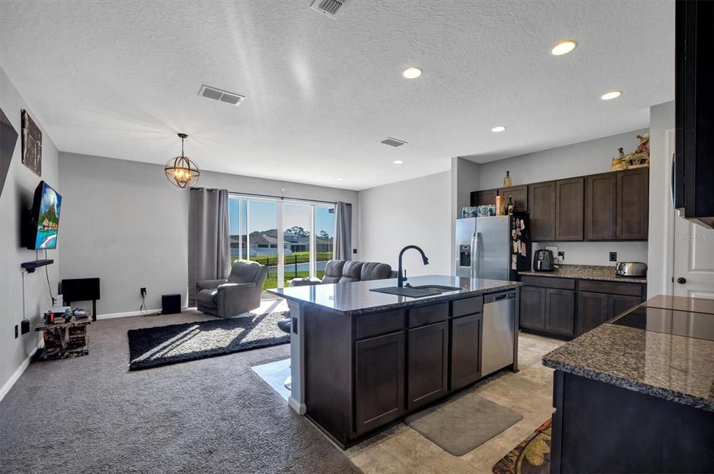 На продажу: $274,000 (2 спален, 2 ванн, 1530 Квадратных фут)