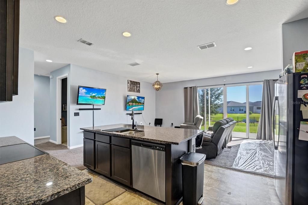 На продажу: $274,000 (2 спален, 2 ванн, 1530 Квадратных фут)