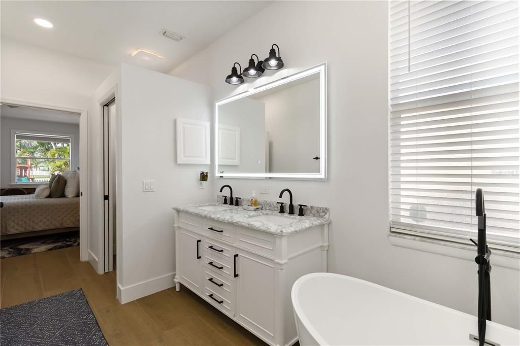 待售: $575,000 (3 贝兹, 2 浴室, 2073 平方英尺)