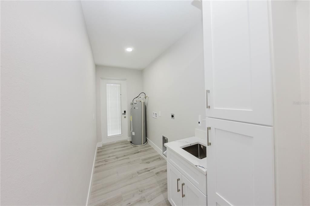 Под контрактом: $475,999 (4 спален, 3 ванн, 2020 Квадратных фут)