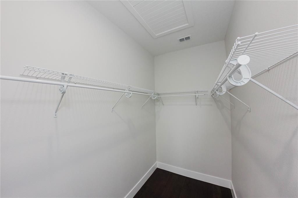 Под контрактом: $475,999 (4 спален, 3 ванн, 2020 Квадратных фут)