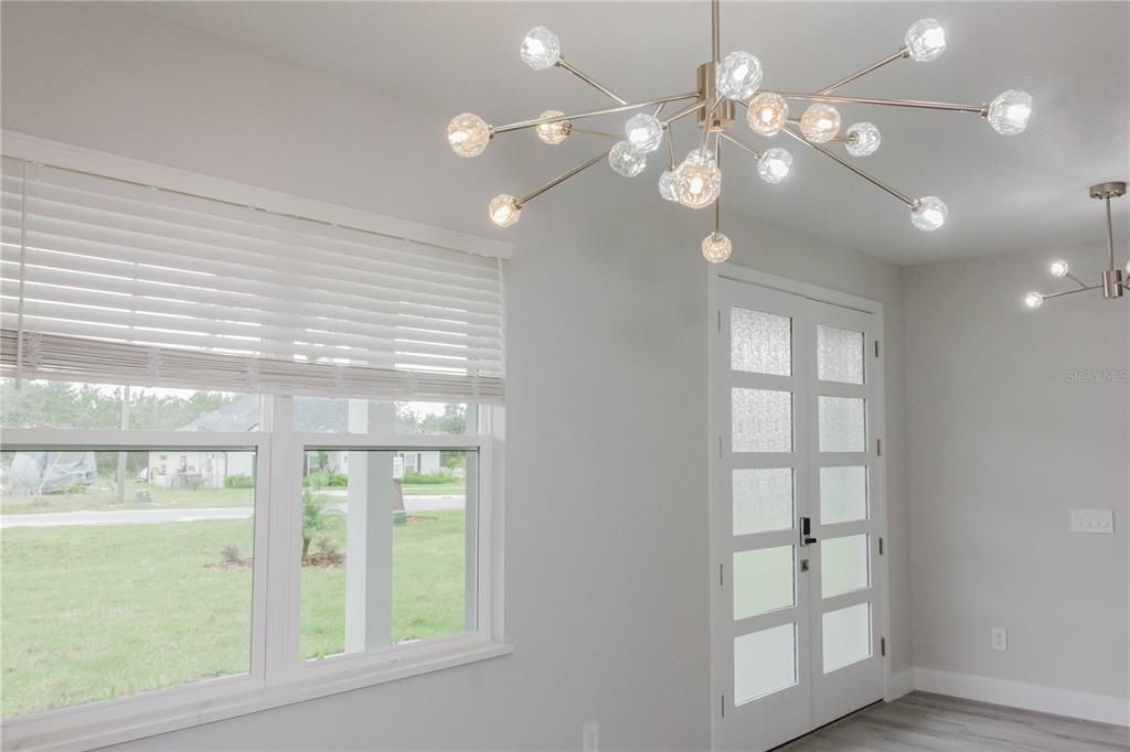 Под контрактом: $475,999 (4 спален, 3 ванн, 2020 Квадратных фут)