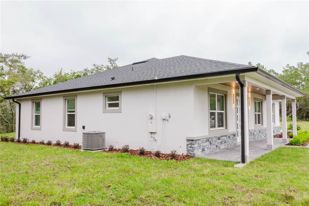 Под контрактом: $475,999 (4 спален, 3 ванн, 2020 Квадратных фут)