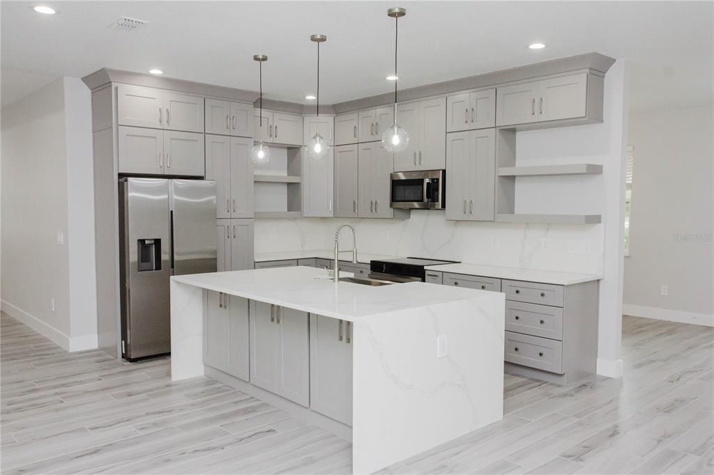 Под контрактом: $475,999 (4 спален, 3 ванн, 2020 Квадратных фут)