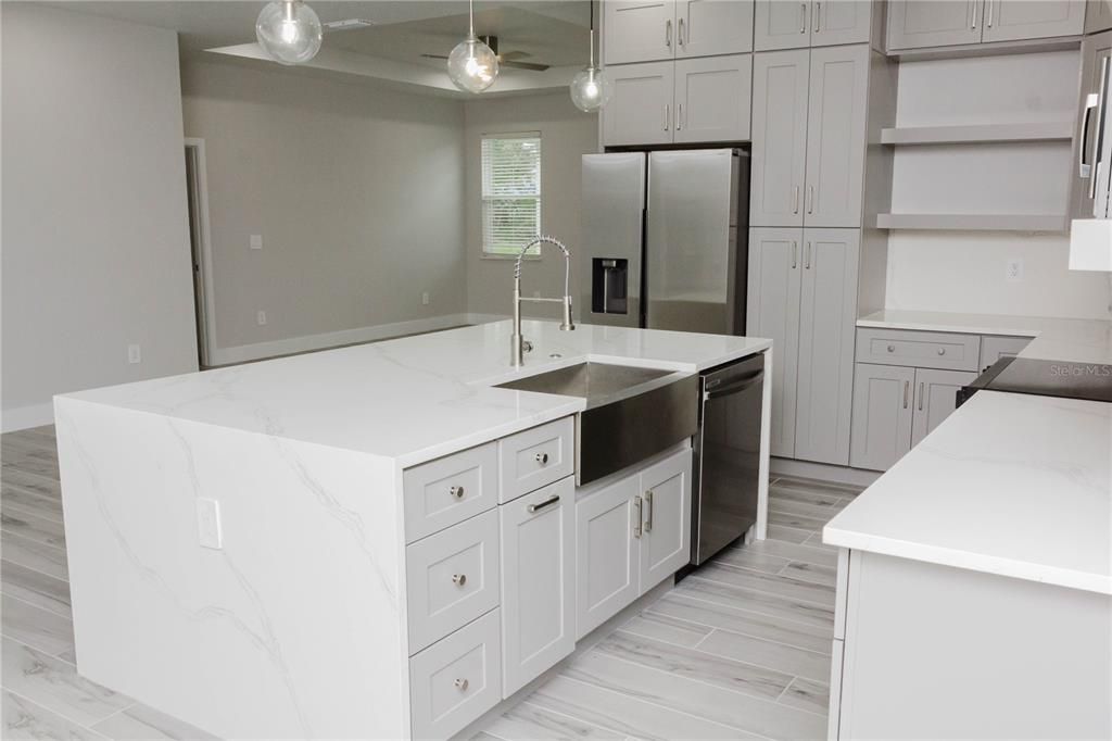 Под контрактом: $475,999 (4 спален, 3 ванн, 2020 Квадратных фут)