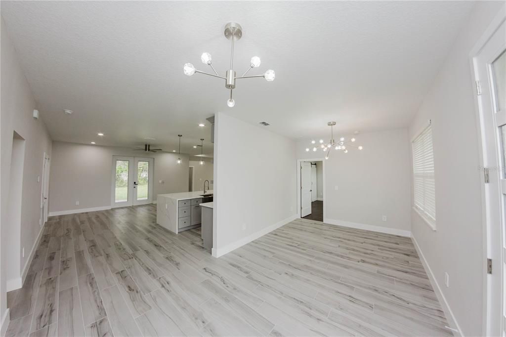 Под контрактом: $475,999 (4 спален, 3 ванн, 2020 Квадратных фут)