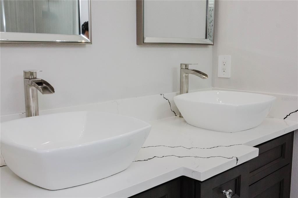 Под контрактом: $475,999 (4 спален, 3 ванн, 2020 Квадратных фут)