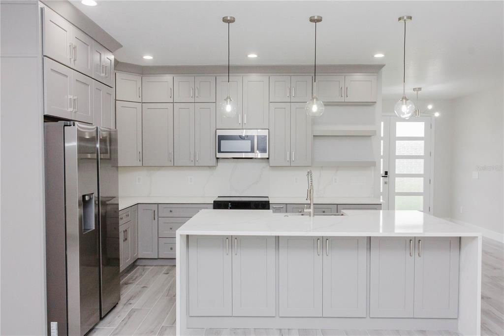 Под контрактом: $475,999 (4 спален, 3 ванн, 2020 Квадратных фут)