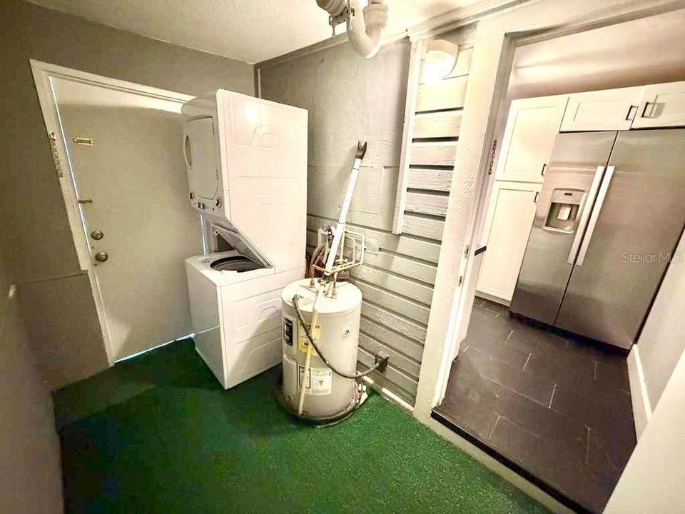 Active With Contract: $1,999 (1 beds, 1 baths, 732 Square Feet)