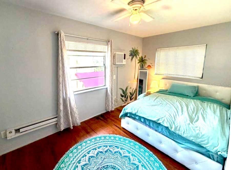 Active With Contract: $1,999 (1 beds, 1 baths, 732 Square Feet)