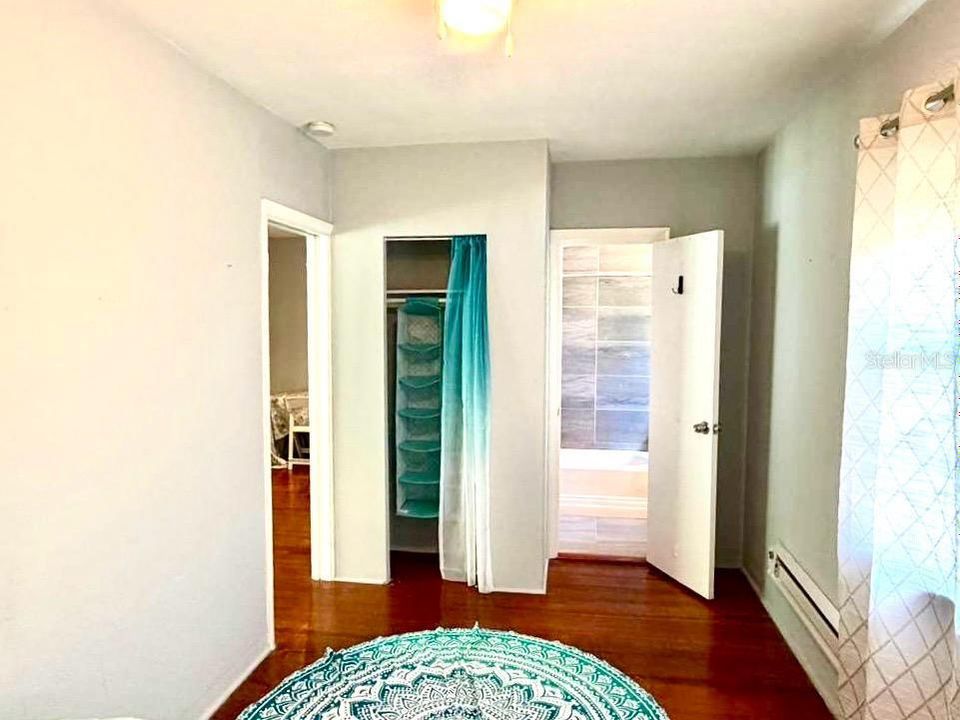 Active With Contract: $1,999 (1 beds, 1 baths, 732 Square Feet)