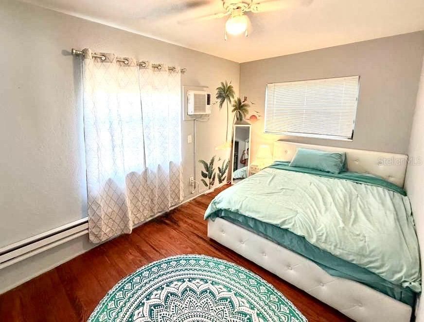 Active With Contract: $1,999 (1 beds, 1 baths, 732 Square Feet)