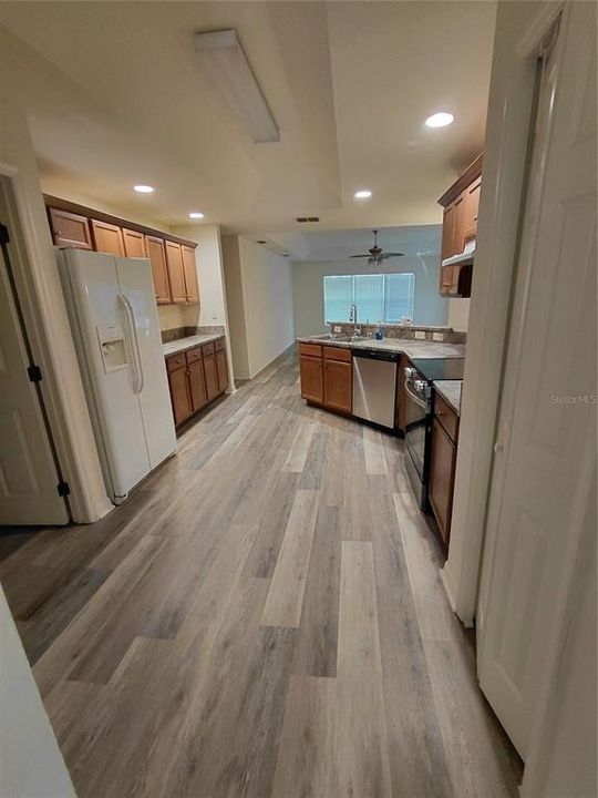 В аренду: $1,800 (4 спален, 3 ванн, 2231 Квадратных фут)