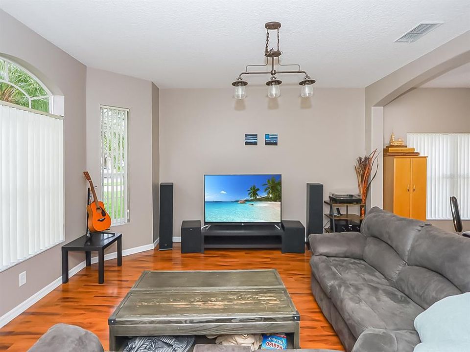 For Sale: $549,900 (4 beds, 2 baths, 2121 Square Feet)