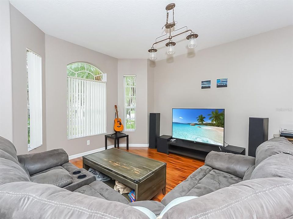 For Sale: $549,900 (4 beds, 2 baths, 2121 Square Feet)