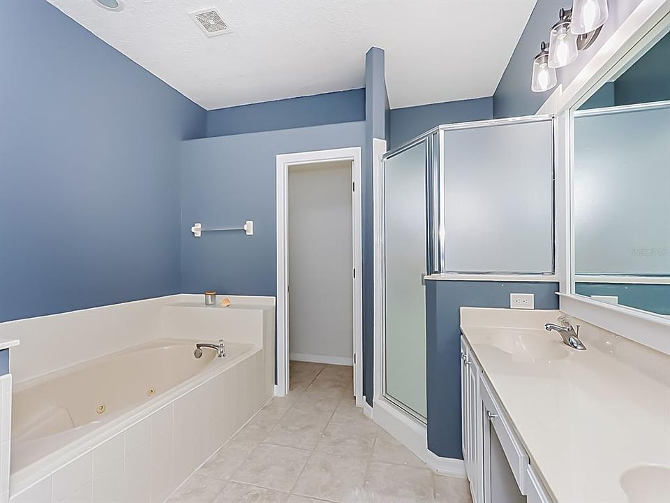 For Sale: $549,900 (4 beds, 2 baths, 2121 Square Feet)