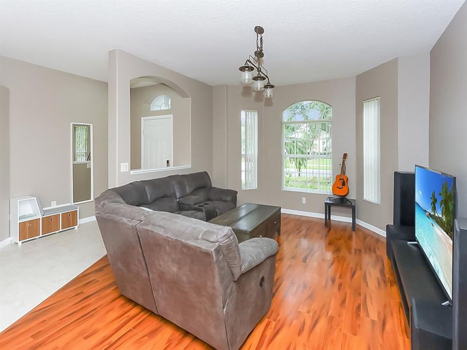 For Sale: $549,900 (4 beds, 2 baths, 2121 Square Feet)