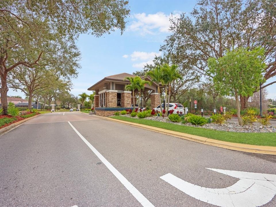 For Sale: $549,900 (4 beds, 2 baths, 2121 Square Feet)