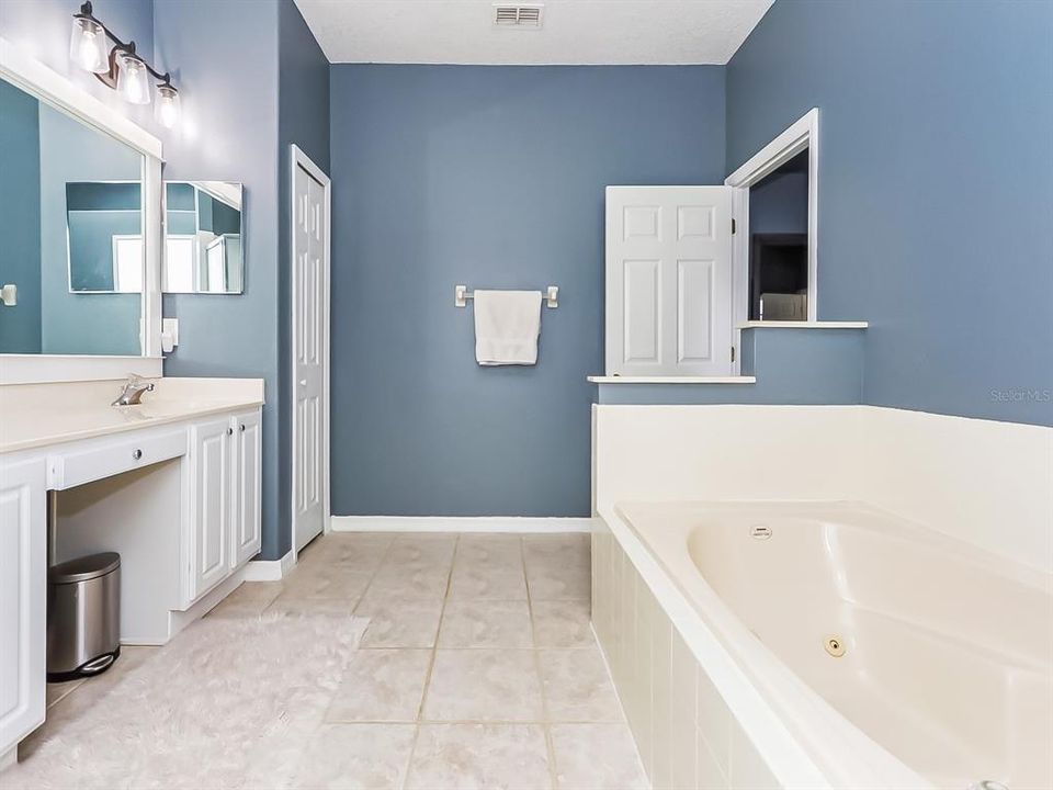 For Sale: $549,900 (4 beds, 2 baths, 2121 Square Feet)