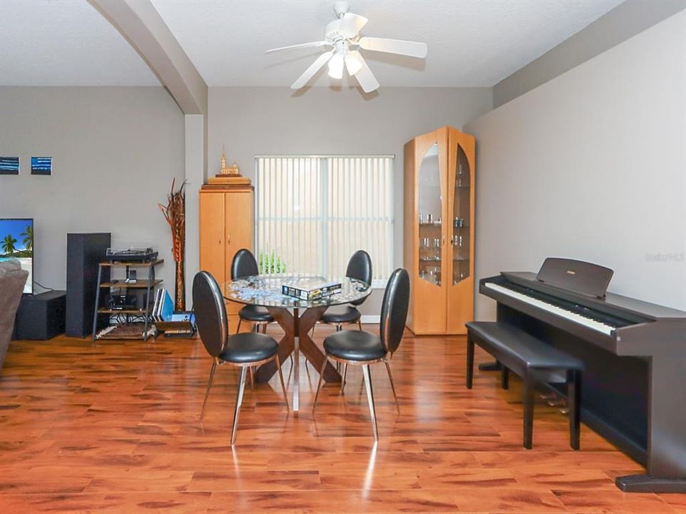 For Sale: $549,900 (4 beds, 2 baths, 2121 Square Feet)