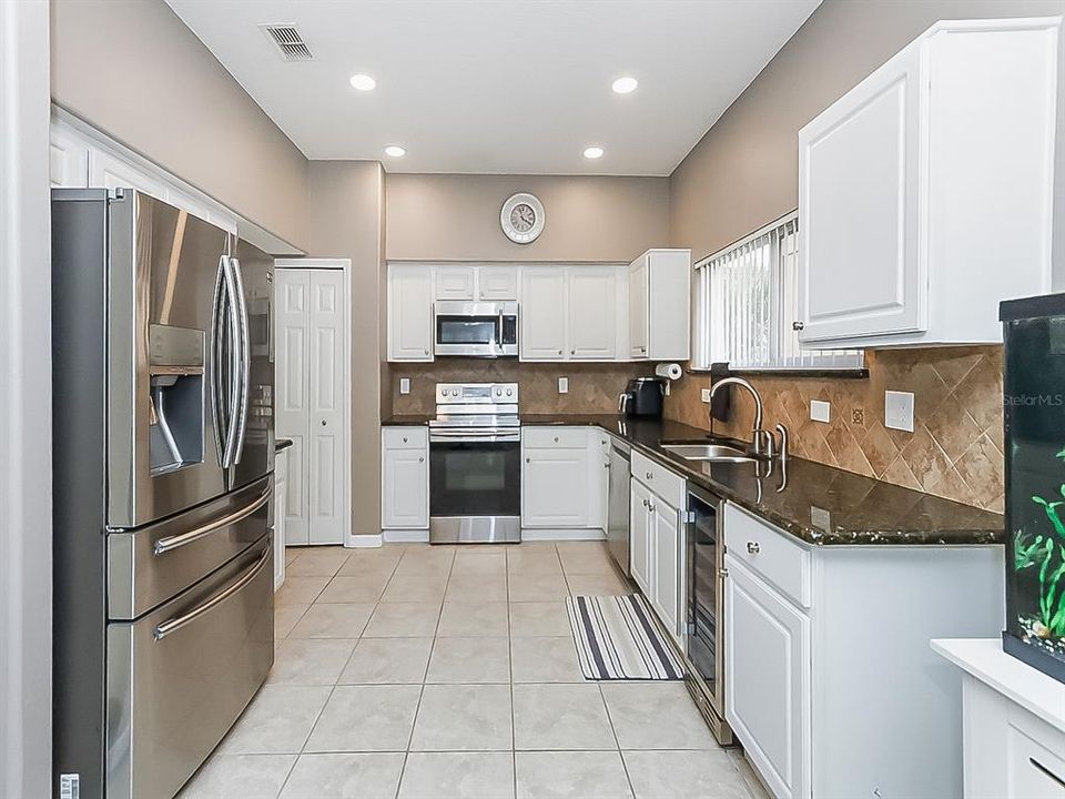 For Sale: $549,900 (4 beds, 2 baths, 2121 Square Feet)