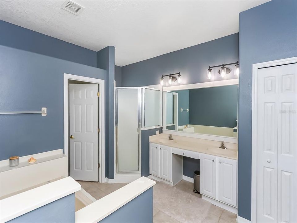 For Sale: $549,900 (4 beds, 2 baths, 2121 Square Feet)