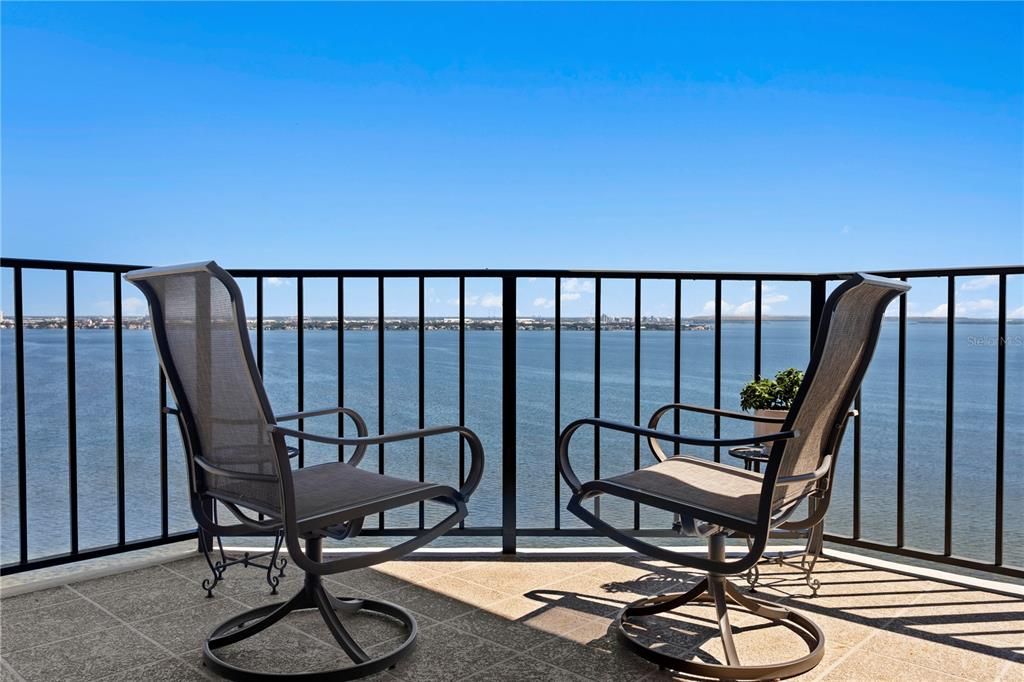 Active With Contract: $1,200,000 (3 beds, 3 baths, 2007 Square Feet)