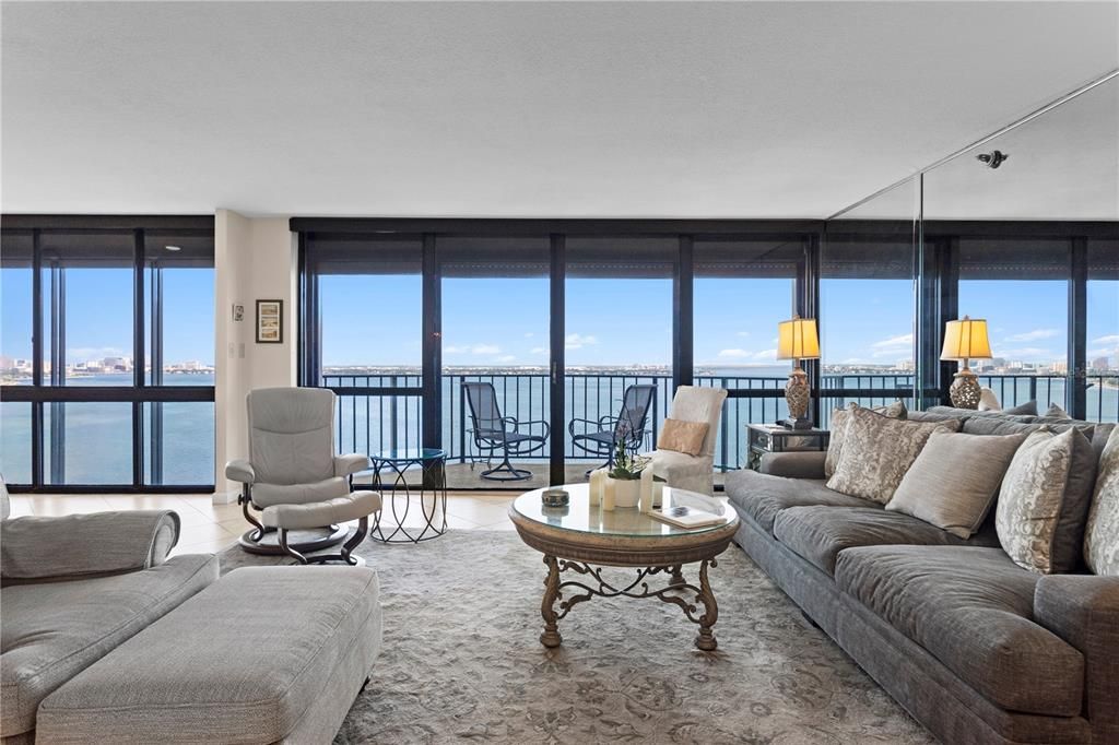 Active With Contract: $1,200,000 (3 beds, 3 baths, 2007 Square Feet)