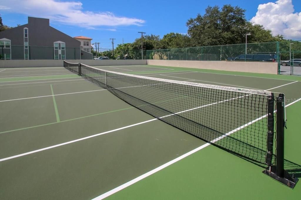 Active With Contract: $1,200,000 (3 beds, 3 baths, 2007 Square Feet)