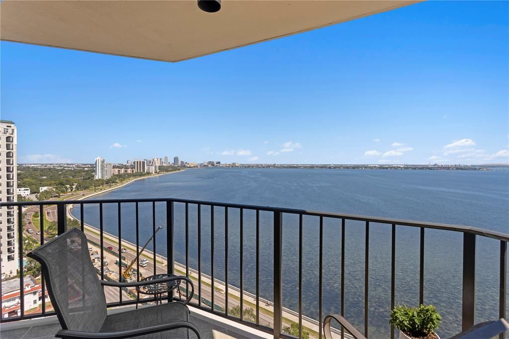 Active With Contract: $1,200,000 (3 beds, 3 baths, 2007 Square Feet)