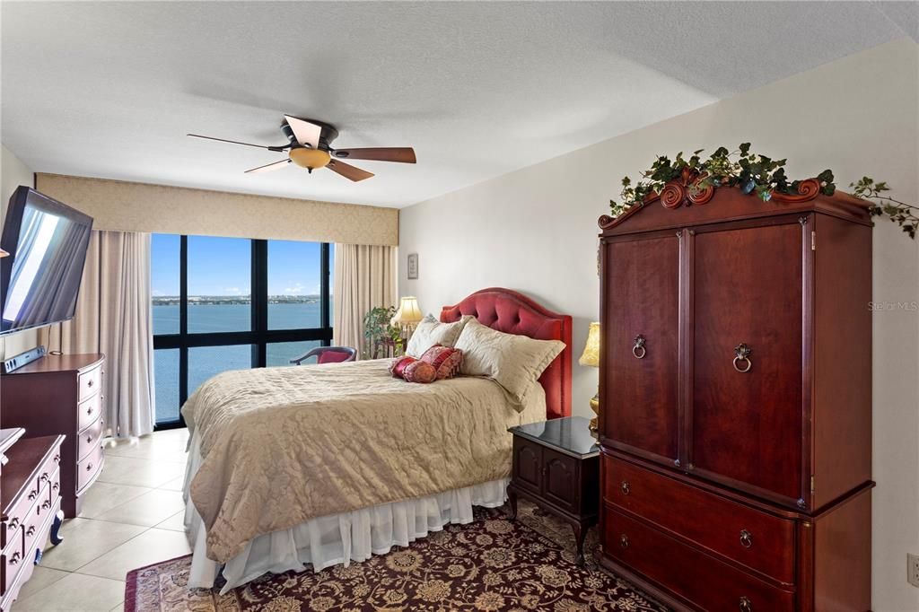 Active With Contract: $1,200,000 (3 beds, 3 baths, 2007 Square Feet)