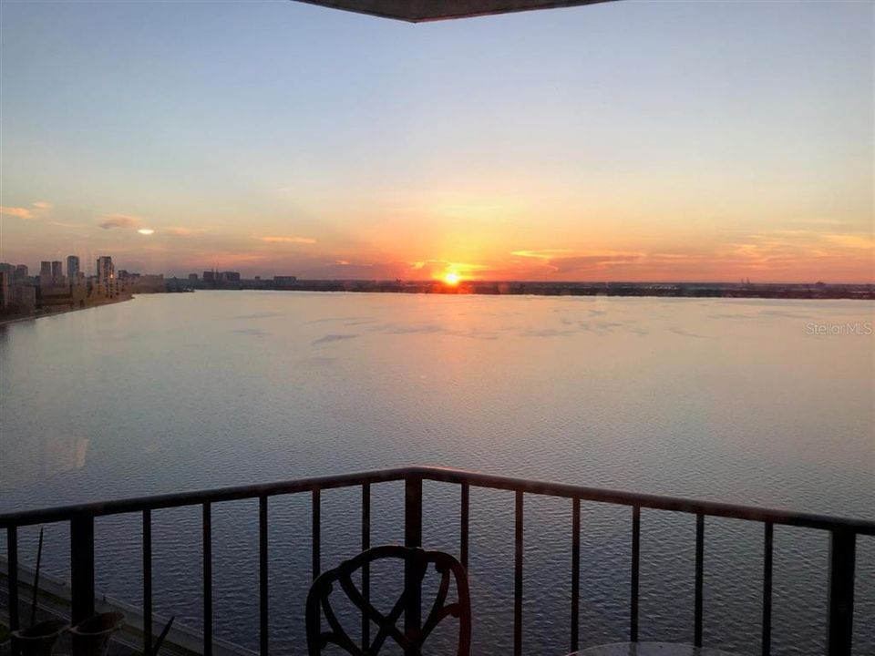 Active With Contract: $1,200,000 (3 beds, 3 baths, 2007 Square Feet)