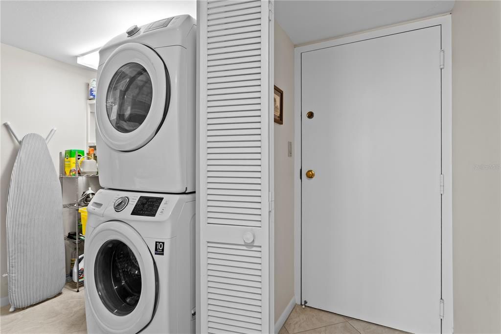 Active With Contract: $1,200,000 (3 beds, 3 baths, 2007 Square Feet)