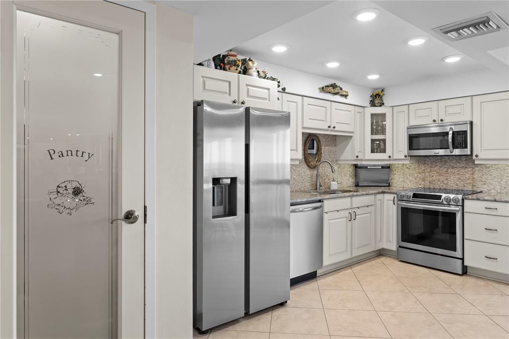 Active With Contract: $1,200,000 (3 beds, 3 baths, 2007 Square Feet)