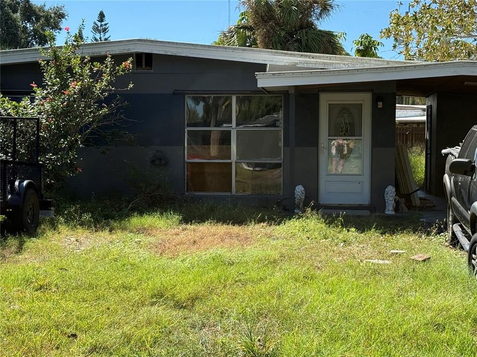 Active With Contract: $98,000 (2 beds, 1 baths, 887 Square Feet)