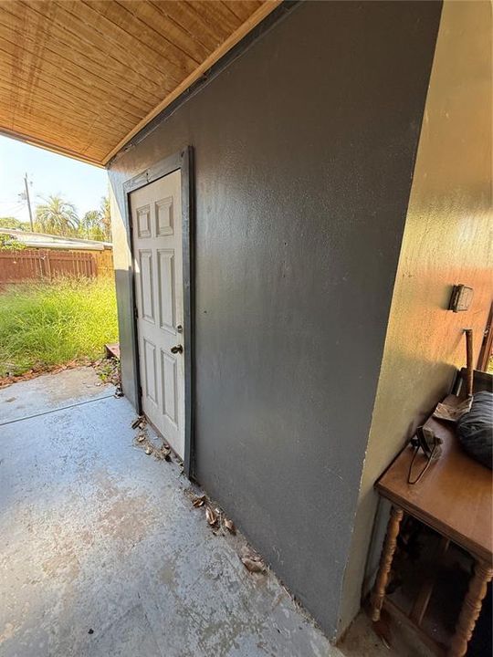 Active With Contract: $98,000 (2 beds, 1 baths, 887 Square Feet)