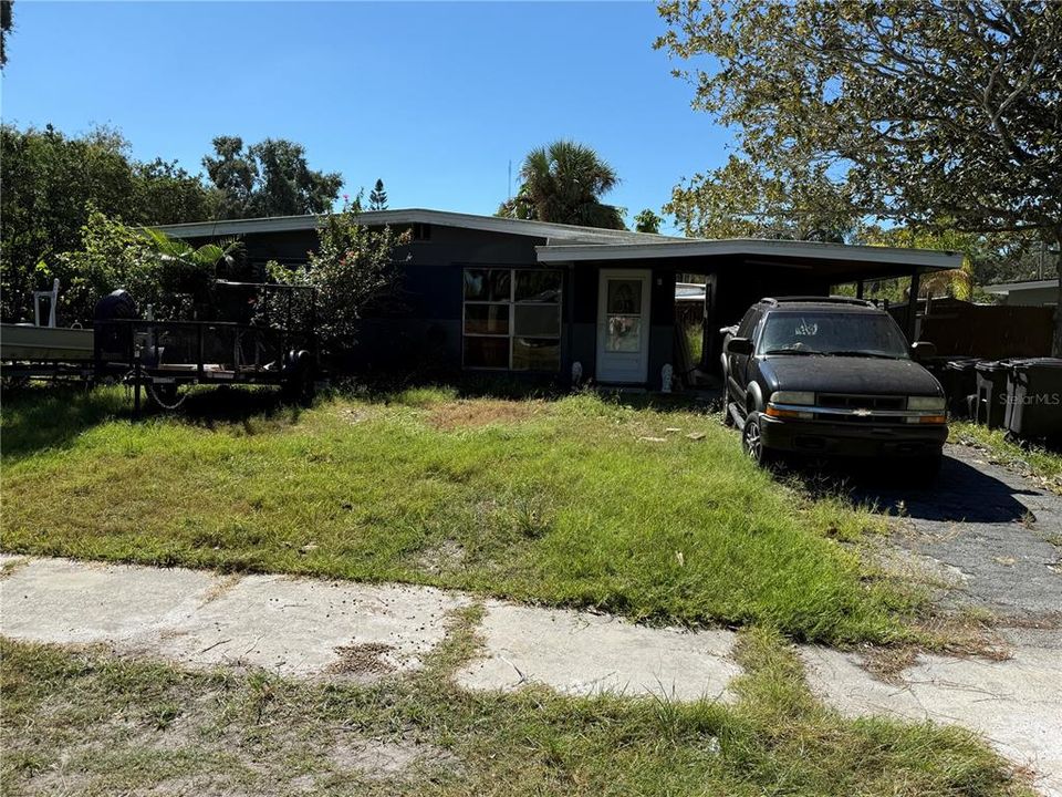 Active With Contract: $98,000 (2 beds, 1 baths, 887 Square Feet)