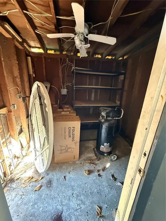 Active With Contract: $98,000 (2 beds, 1 baths, 887 Square Feet)