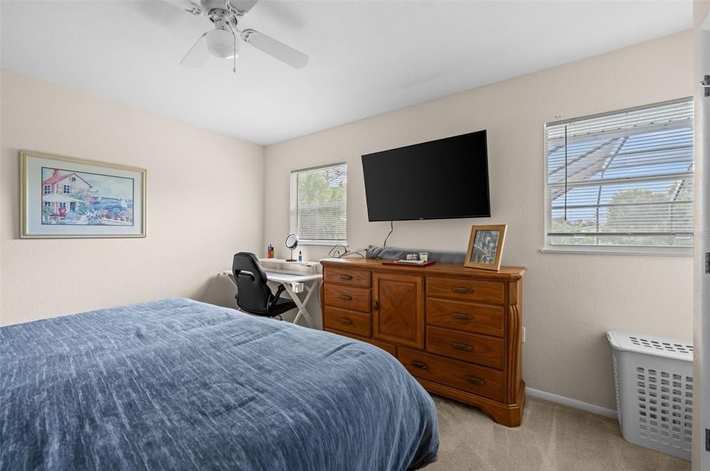 Active With Contract: $279,000 (3 beds, 2 baths, 952 Square Feet)