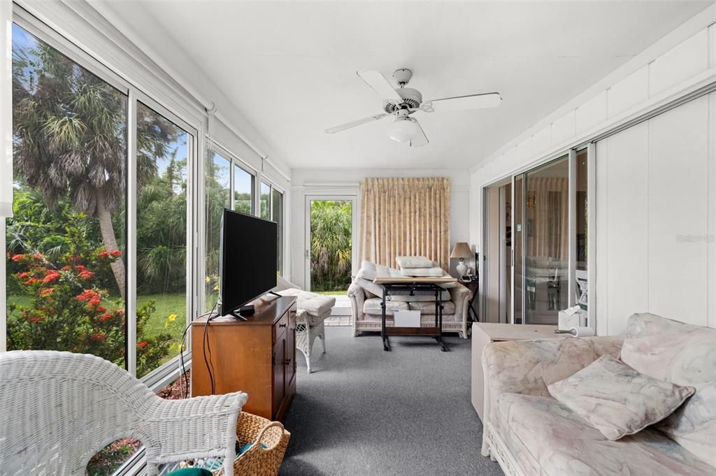 Active With Contract: $279,000 (3 beds, 2 baths, 952 Square Feet)