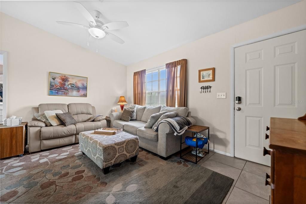 Active With Contract: $279,000 (3 beds, 2 baths, 952 Square Feet)