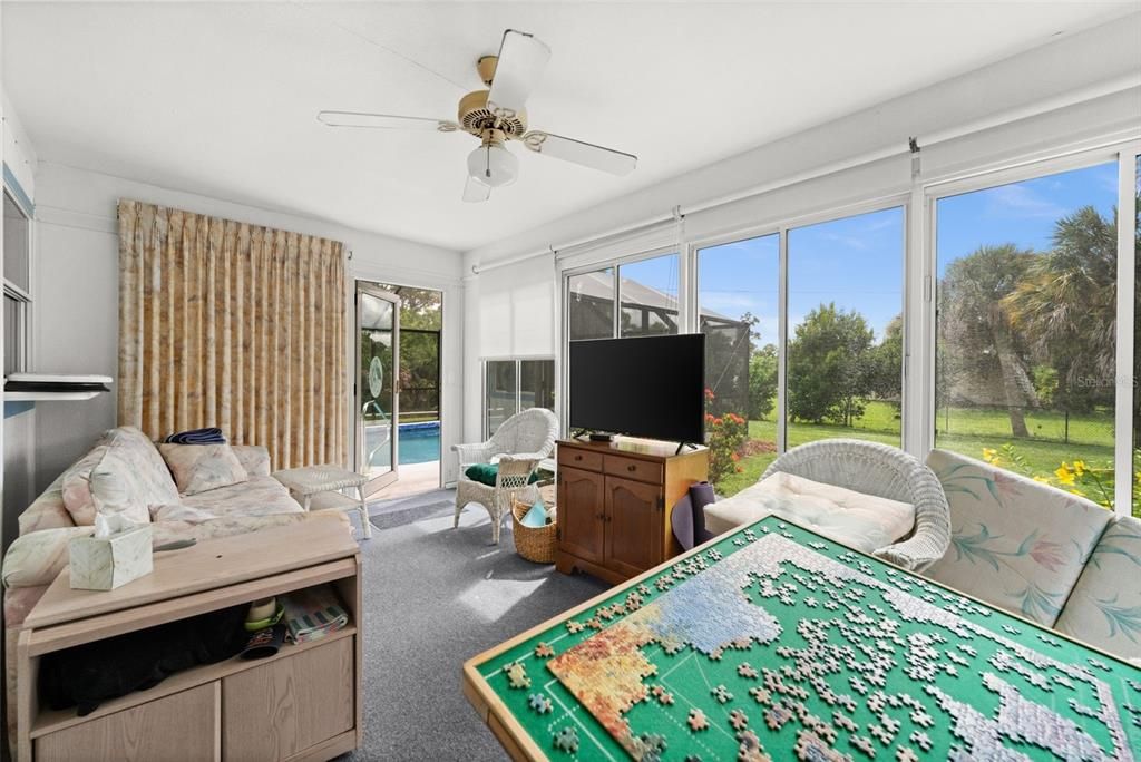 Active With Contract: $279,000 (3 beds, 2 baths, 952 Square Feet)